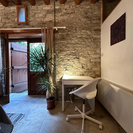 Teleport Coliving Cyprus Δωμάτια σε οικογενειακή κατοικία Πάνω Λεύκαρα