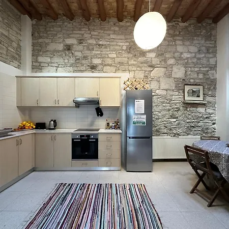 Teleport Coliving Cyprus Δωμάτια σε οικογενειακή κατοικία Πάνω Λεύκαρα