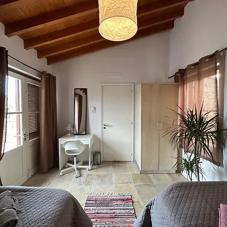 Δωμάτια σε οικογενειακή κατοικία Teleport Coliving Cyprus *