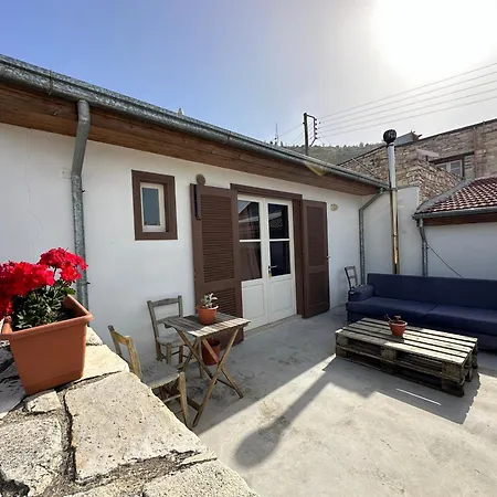 Δωμάτια σε οικογενειακή κατοικία Teleport Coliving Cyprus *